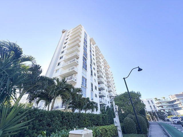 West Bay Plaza Condo photo 2